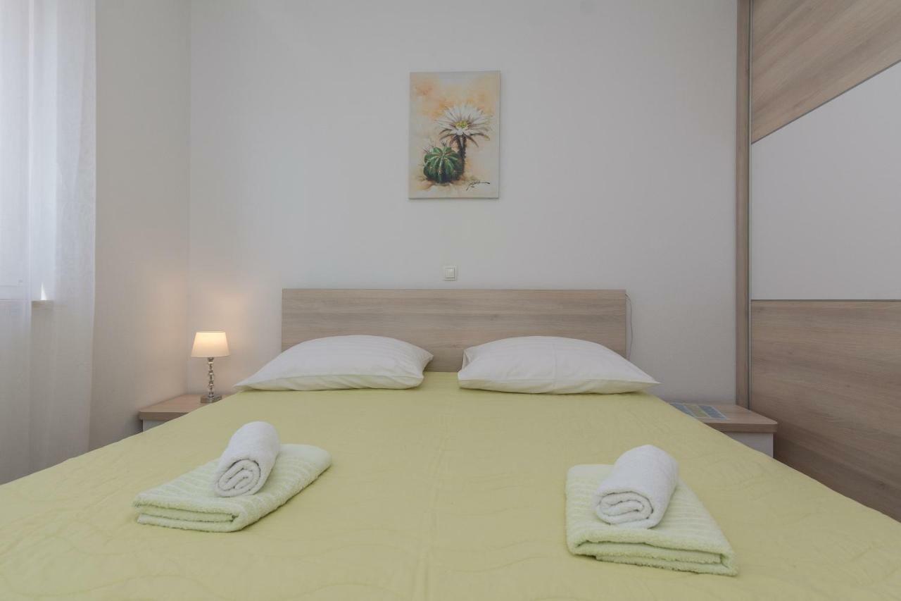 Apartmani Jadranka Starigrad Paklenica Ngoại thất bức ảnh