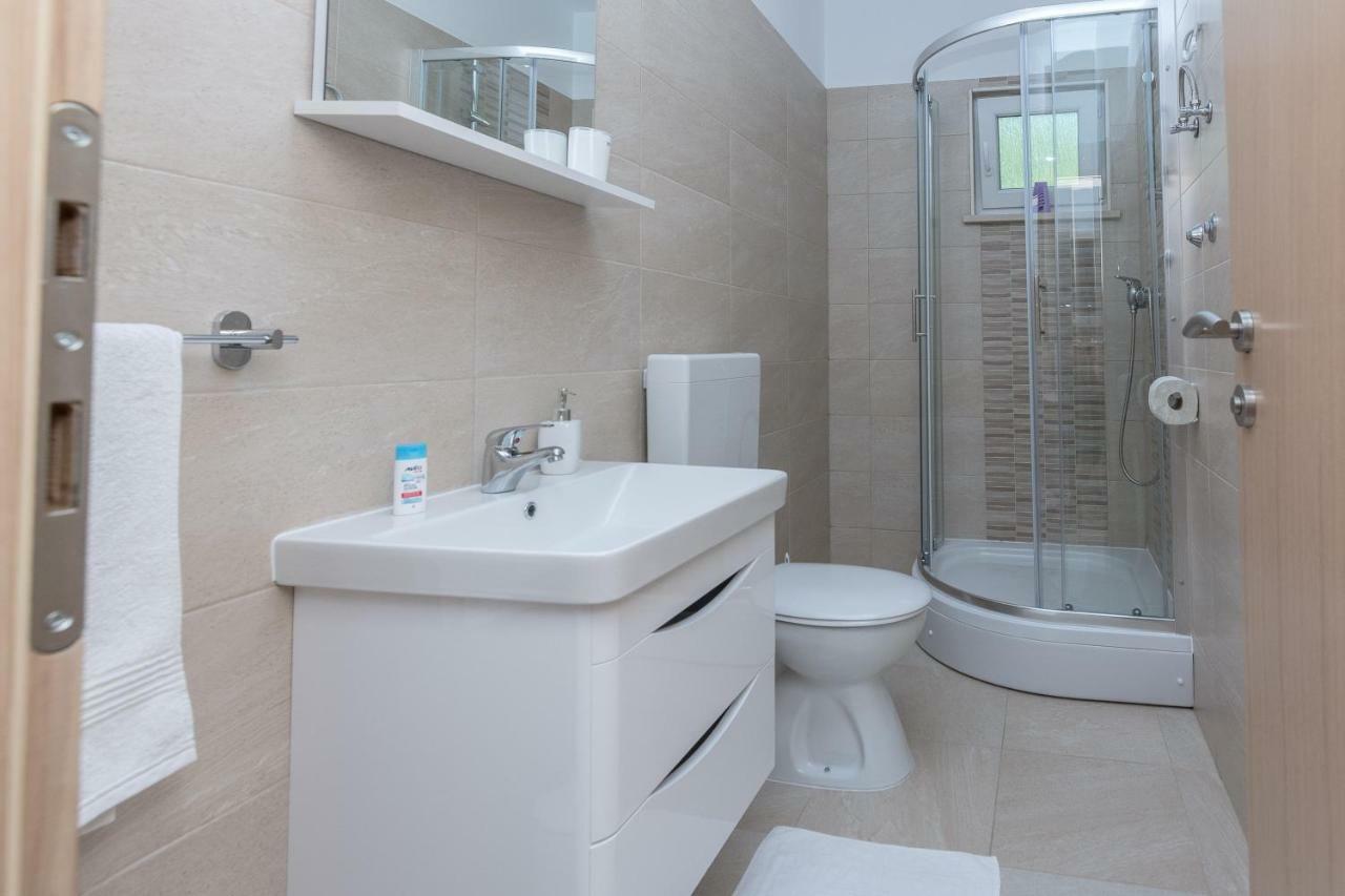 Apartmani Jadranka Starigrad Paklenica Ngoại thất bức ảnh